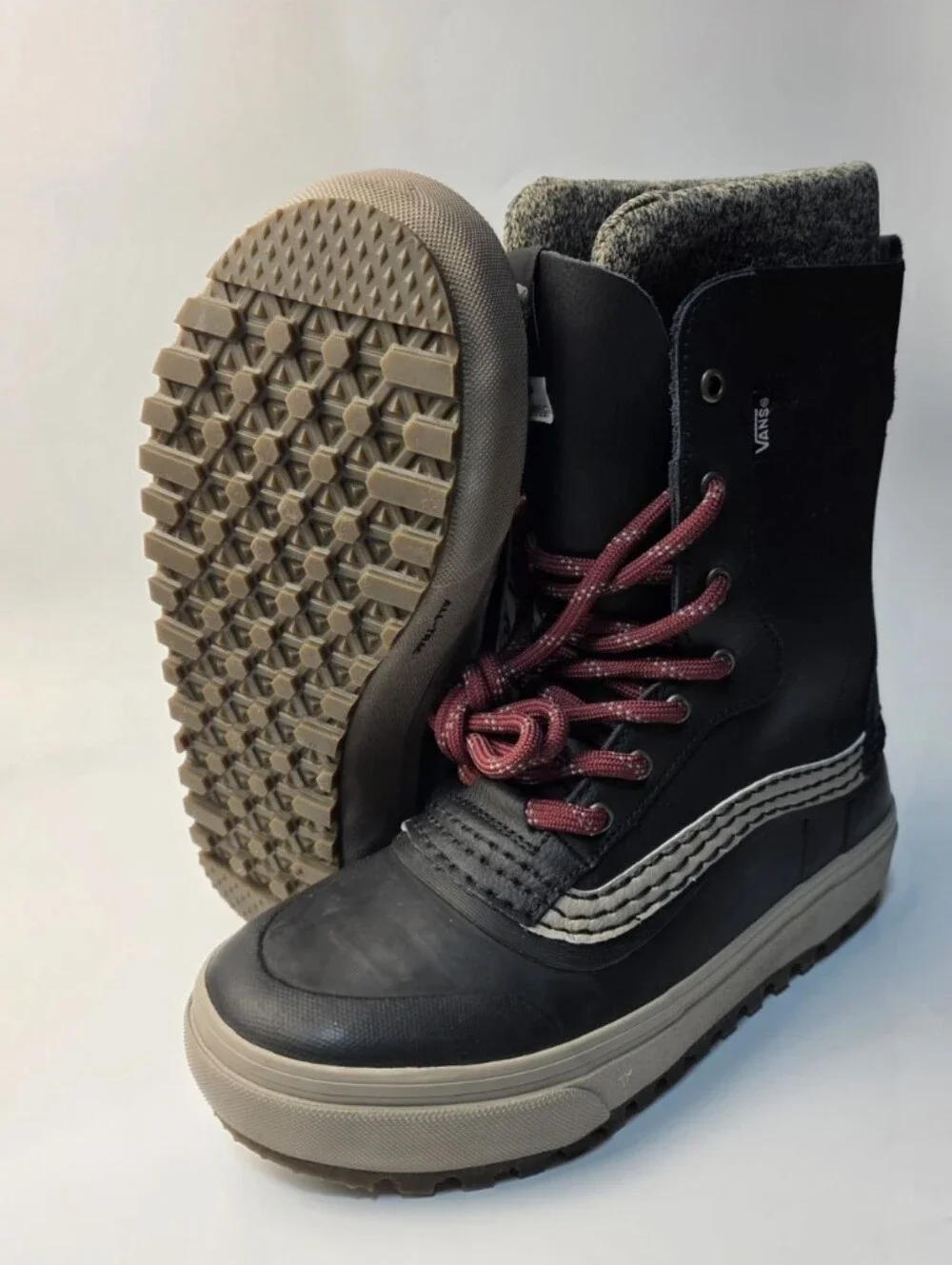 New Vans MTE Standard Black Red Lace Waterproof Boot